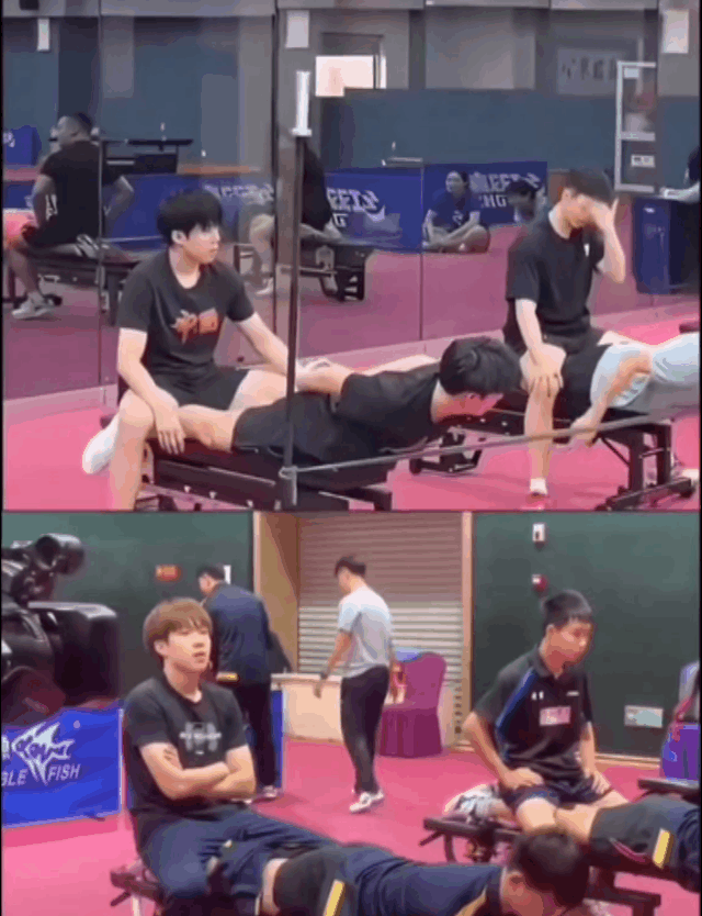 笑不活了，这不是之前给莎莎压腿的那个小哥吗？当时出钦老师给他压腿的时候还嫌弃的