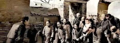 1949年秋，地主钱满堂收到三儿子从城里寄来的信。就三行字：“爹，速卖田产，带娘