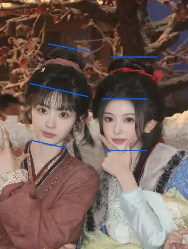 田曦薇和孔雪儿同框合照，一个精致小巧，一个发包撑满，不得不说还是头包脸更上镜。