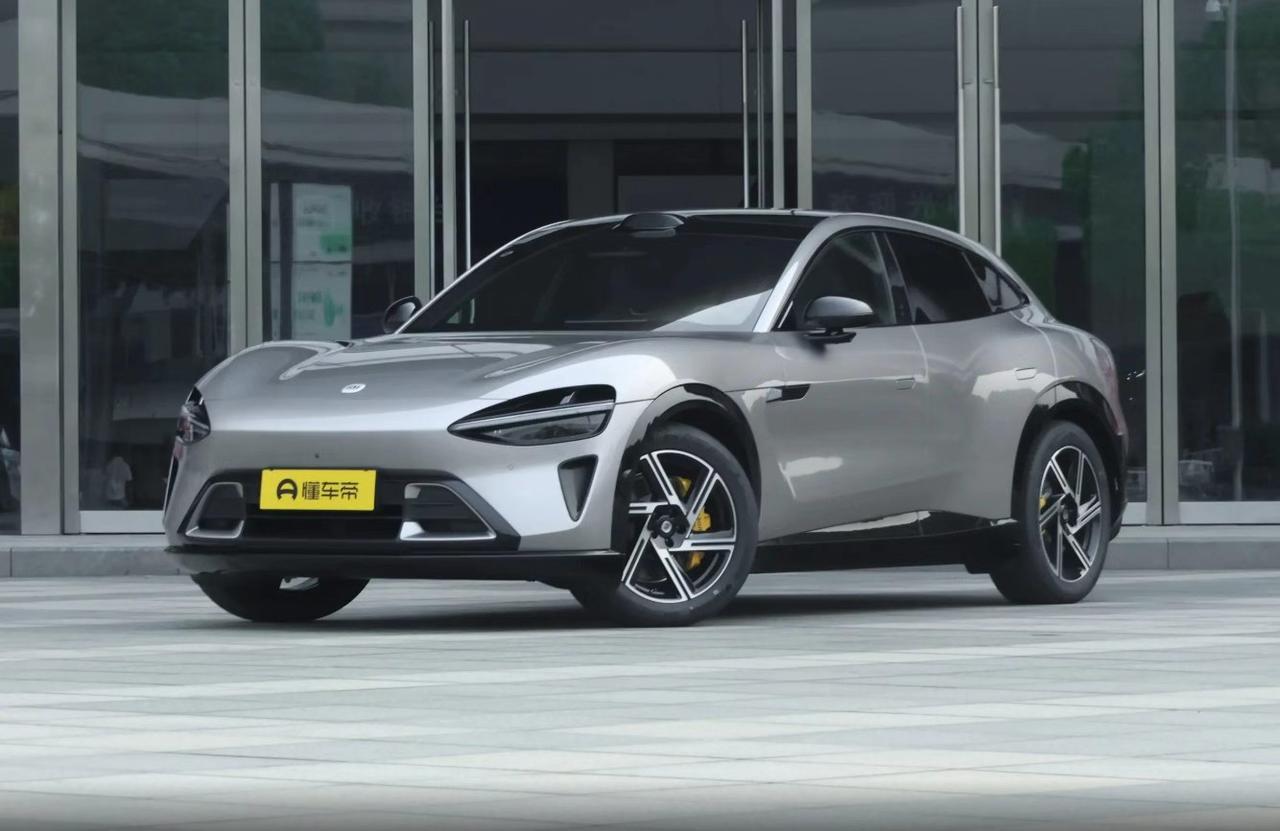 最近后台老有粉丝问我：“现在二手小米YU7只要22万出头，值不值得冲？”说实话，