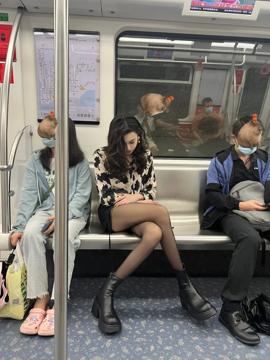 好像喝多了，不被朋友拍下来我还不知道是这样的，感觉坐姿不太文明