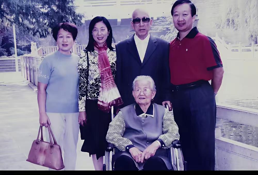 别把“唐僧”娶女首富当爱情童话。其实富婆比迟大了11岁，搁现在看也没什么大不了，