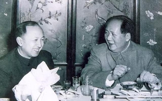 给大家讲个钱学森先生的故事，钱学森是美国教育和科研系统培养出来的，他年轻时对美国