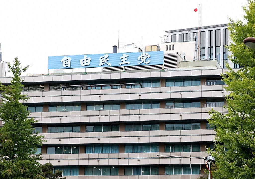 掀桌子被拦！高市早苗想解散国会硬刚？自民党大佬急了：别重蹈覆辙！