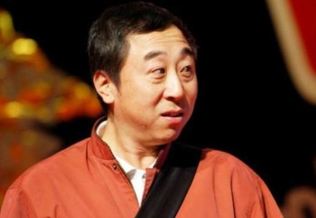 2004年，冯巩忽然收到女保姆张梦的威胁信:"你得给我50w分手费和保密费，不然