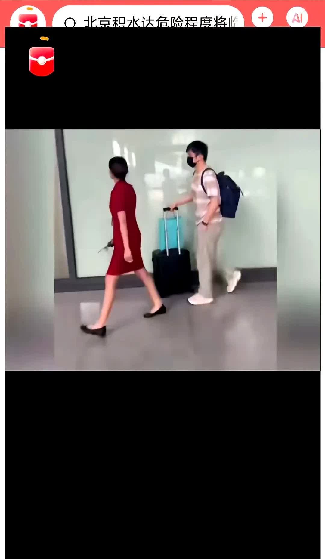 27岁的樊振东给所有男人提了个醒7月29日，樊振东回到广东看望父母，手里拿着一个