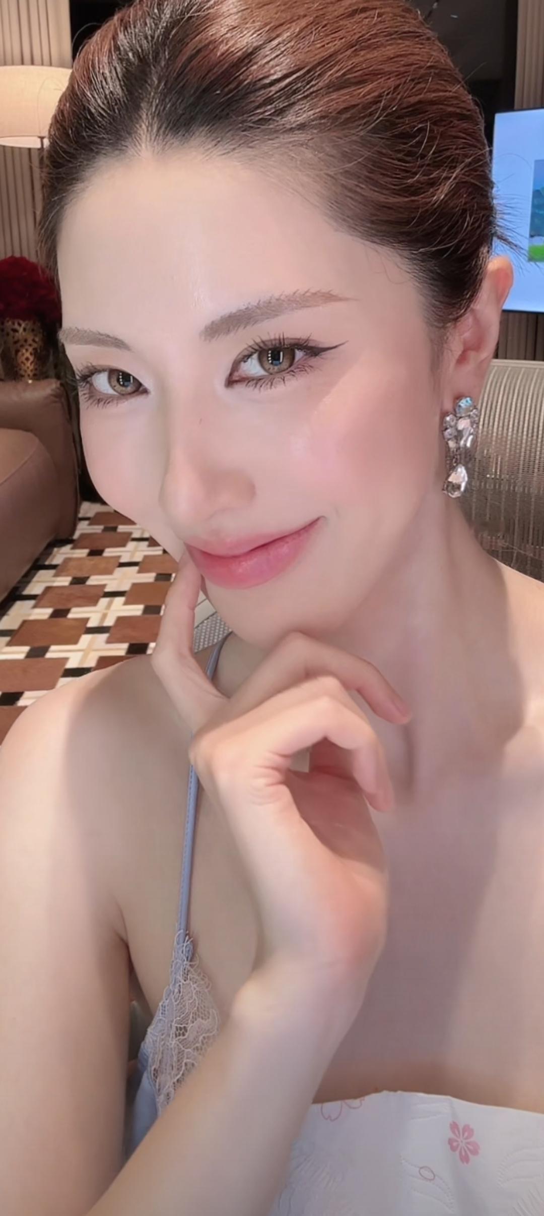 这姑娘看着真温柔。
