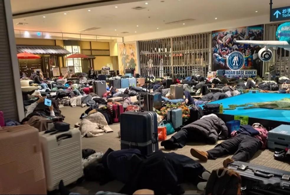 朋友圈里，北海道的粉雪与日料美得晃眼，有人晒滑雪奢华照、炫高档餐厅菜品，把“岁月