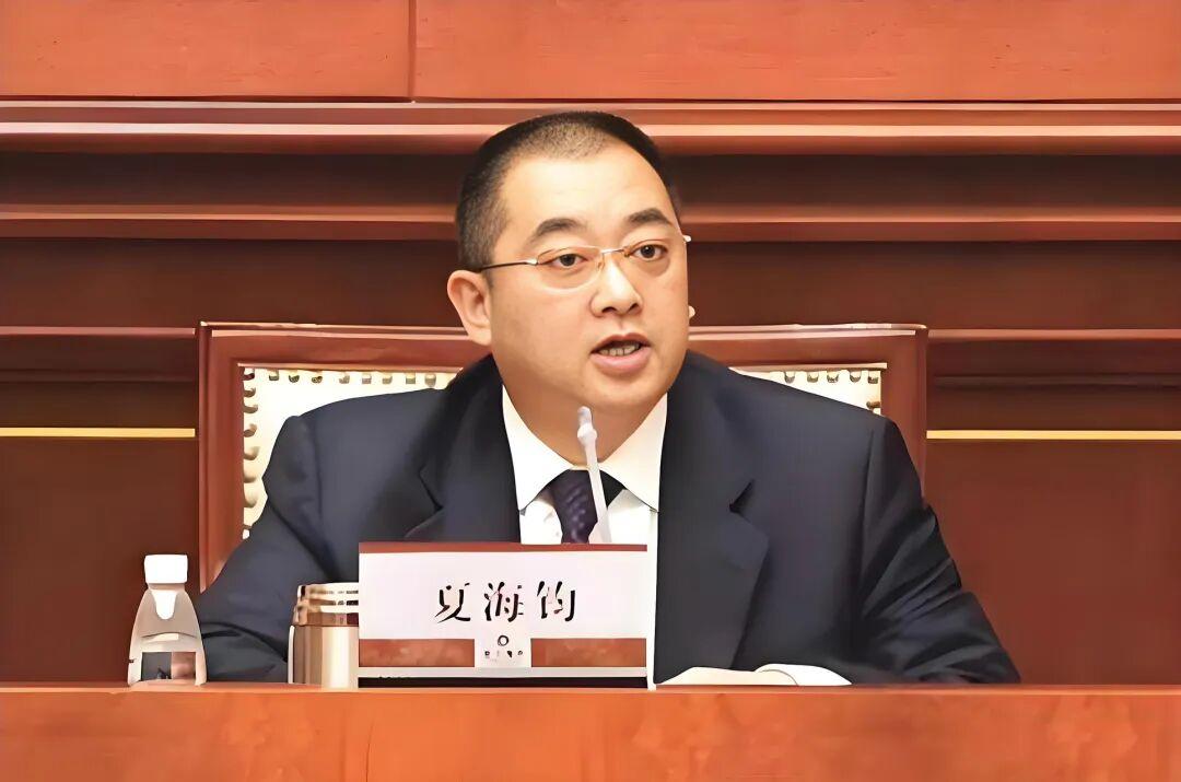 恒大有一个漏网之鱼，他就是夏海钧。许家印的助手，恒大二把手，恒大财务造假债务危机