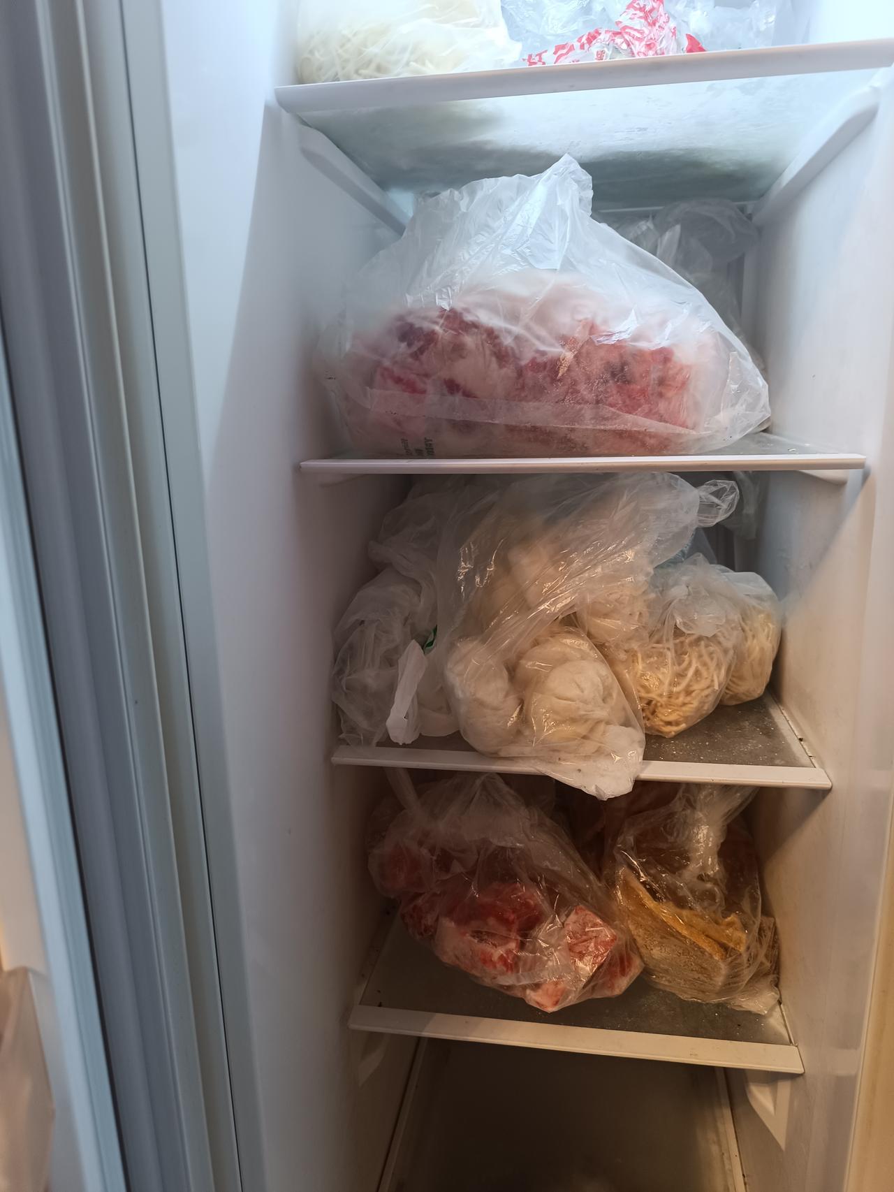 家庭主妇们，快过年了，冰箱里这些存放很久的食品怎么办？时间过的真快，再有35