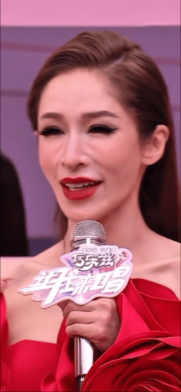 果然不管男人还是女人都要学会禁欲！46岁萧亚轩这状态好吓人看了好几遍视频都没