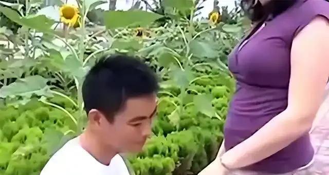 蔡小华本来愁着不好找媳妇，没想到一个金发碧眼美国硕士生大美女一眼就看上了他。在