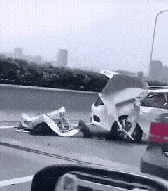 这是救人，还是杀人？最近，这段视频莫名其妙又火了，被一些博主说成了另一个故事：