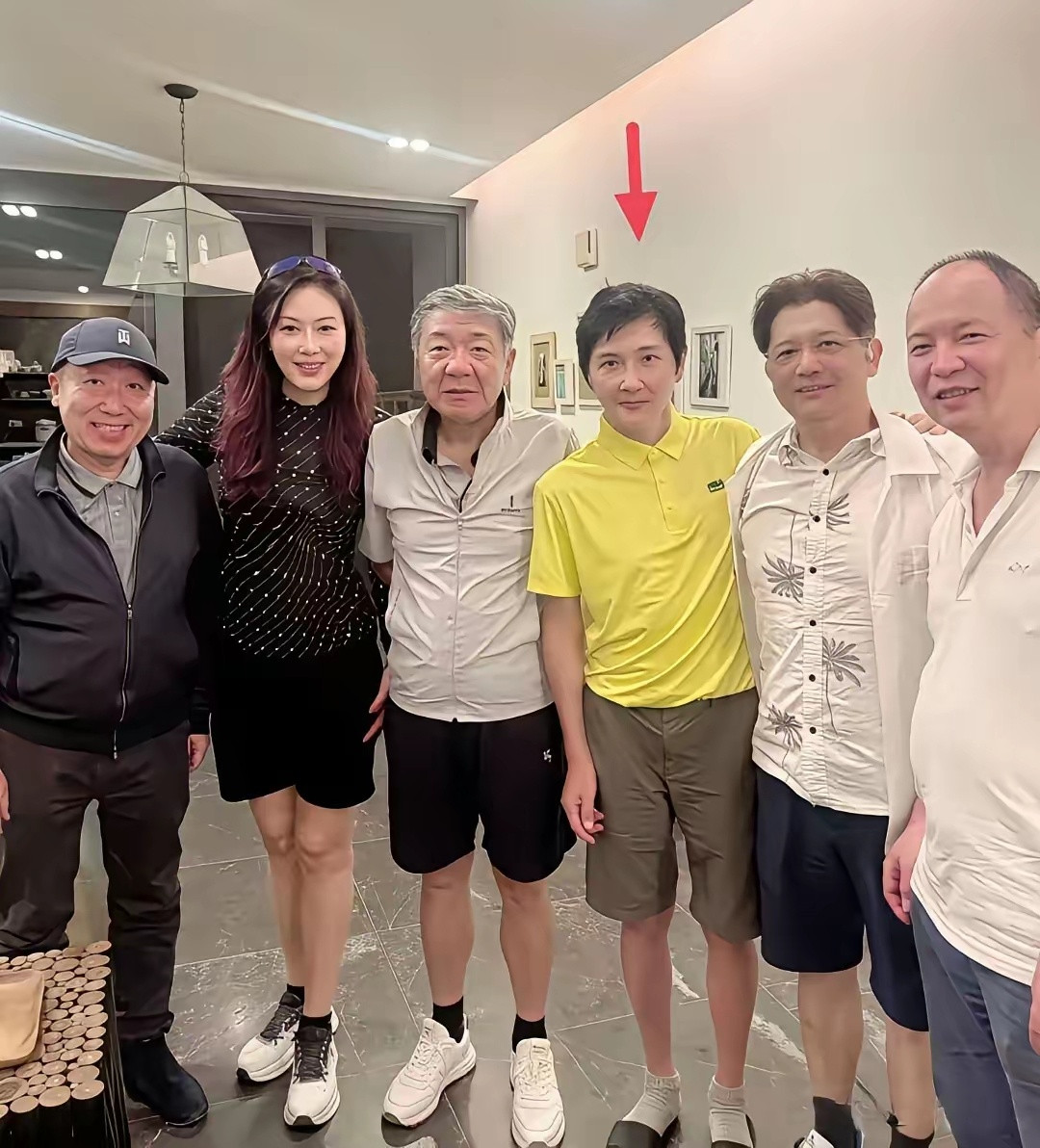 你要不说他是孙楠我绝对认不出，怎么感觉变年轻了，国内技术又进步了吗？