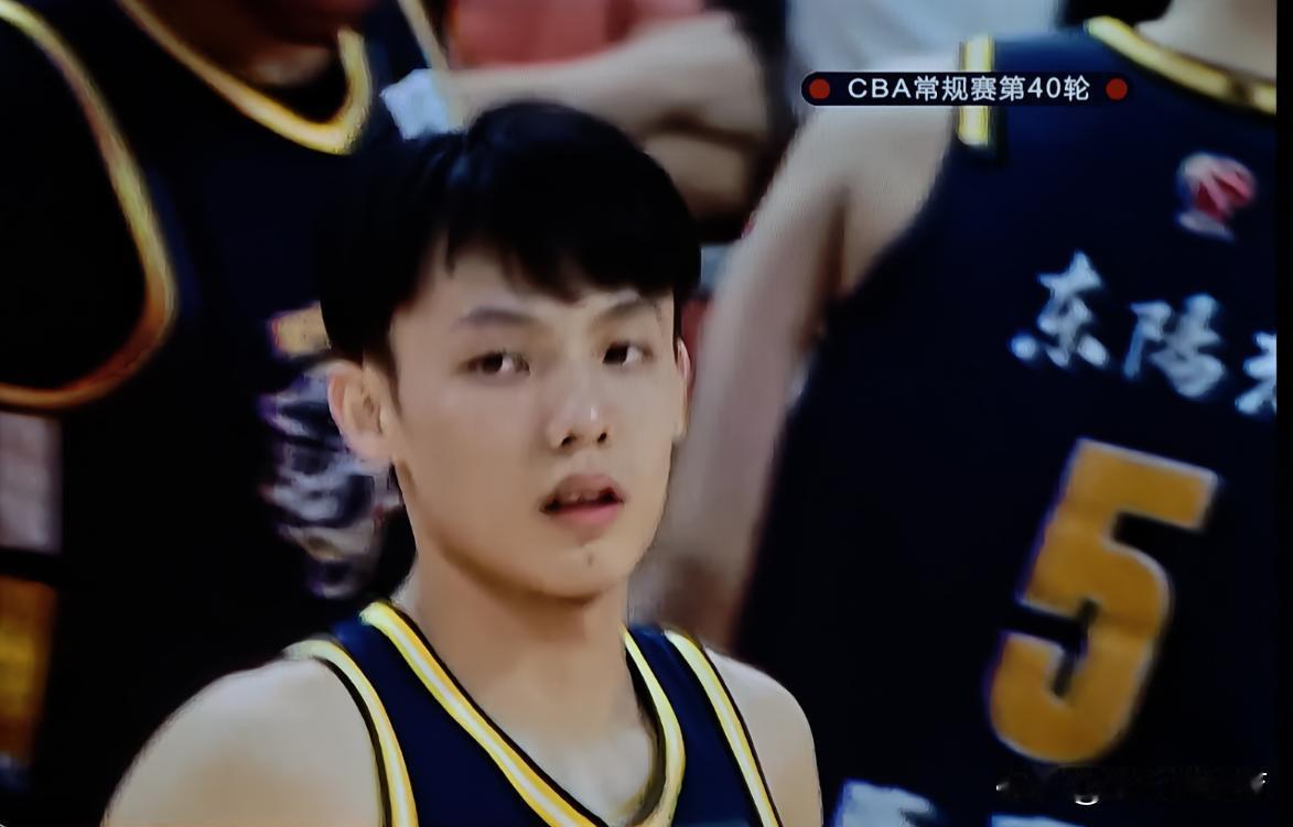 徐杰是郁闷的，更多的是无奈[捂脸哭][捂脸哭][捂脸哭]中国男篮这一纸通知，完全打乱