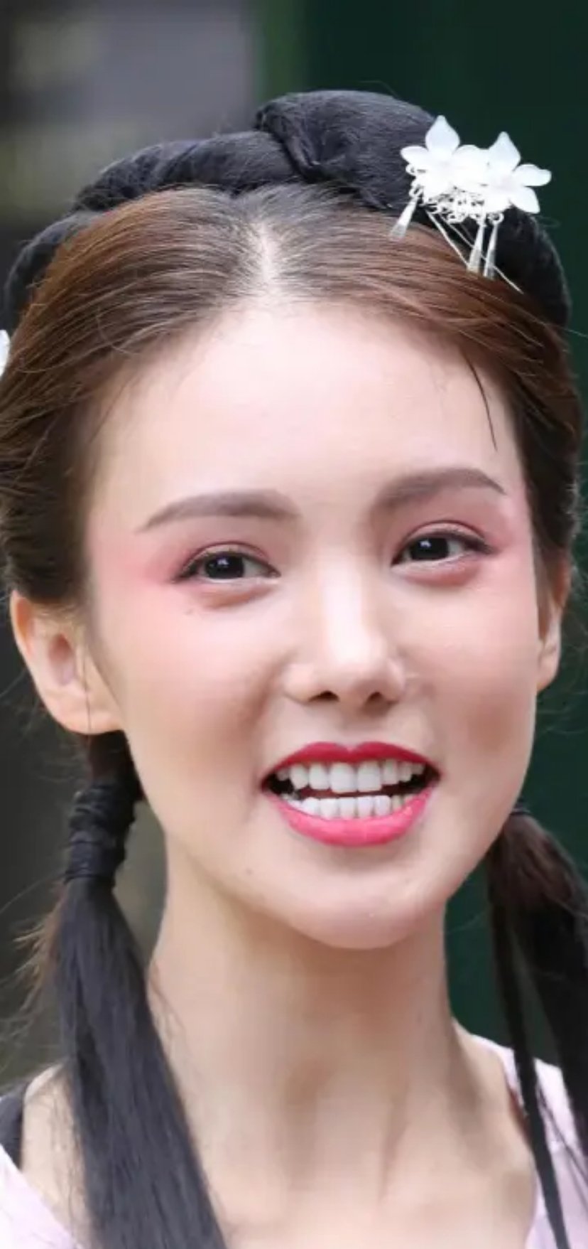 金晨早期和现在一样的美，说她动了的人都是嫉妒