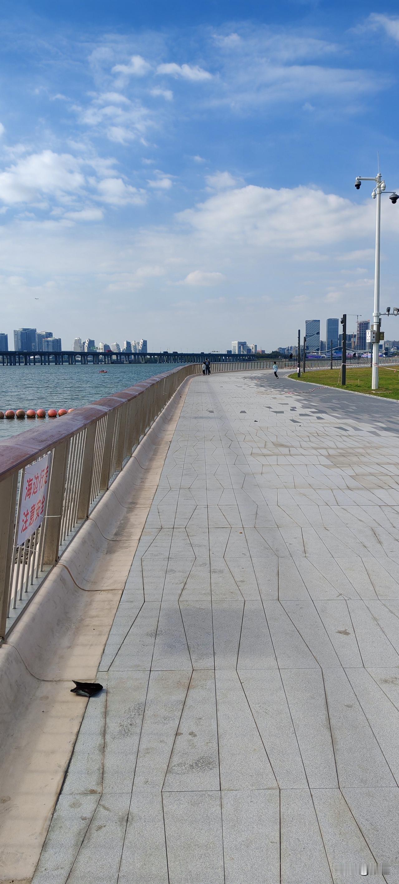 刘明宇，22岁，安徽芜湖人。25年6月毕业于江西一所大学，之后去深圳工作半年。