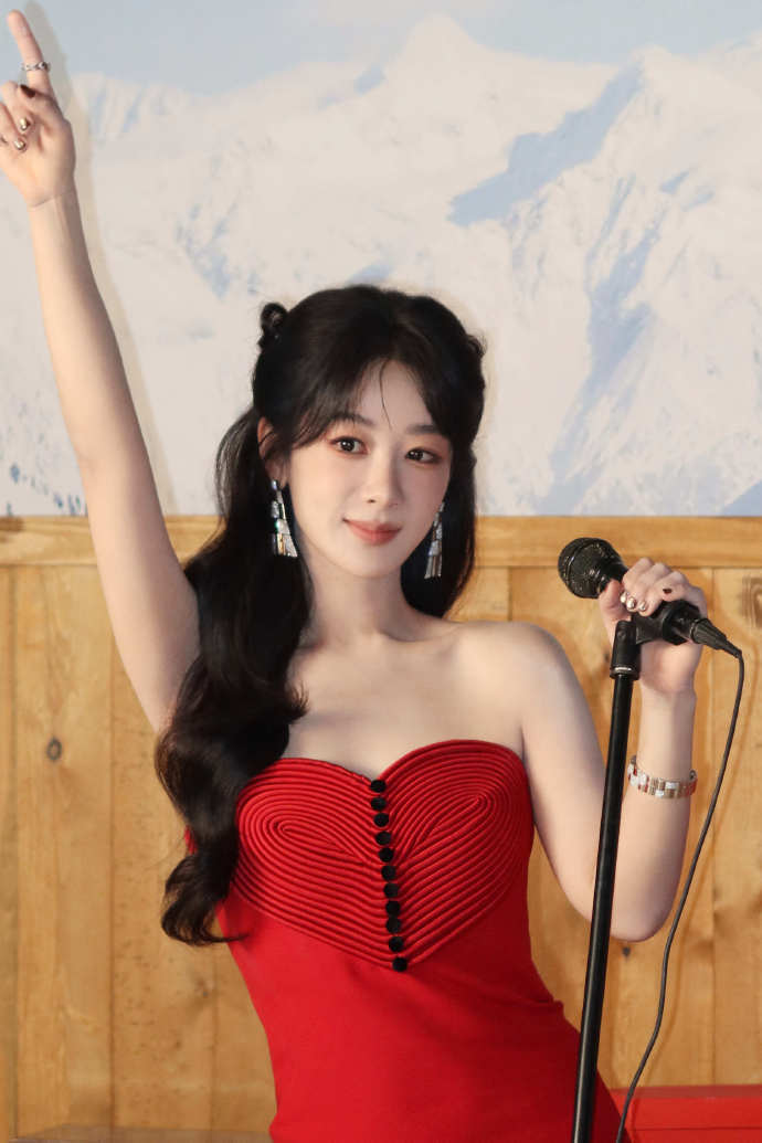 杨紫让自己快乐是最重要的杨紫的生活态度太酷了！直言工作是为了赚钱让自己快乐，不