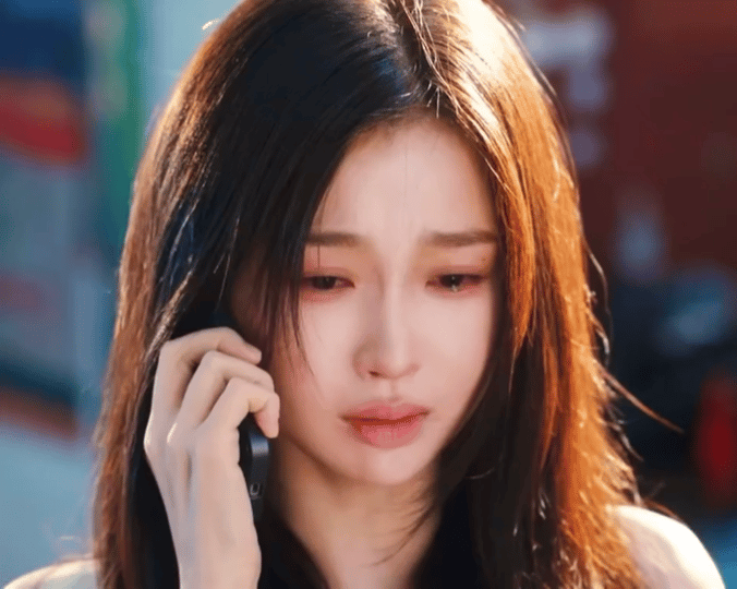 姜暮生长痛提及你的成长我会心痛的流泪，看到段情绪变化突然感觉姜暮真的像一瞬间长