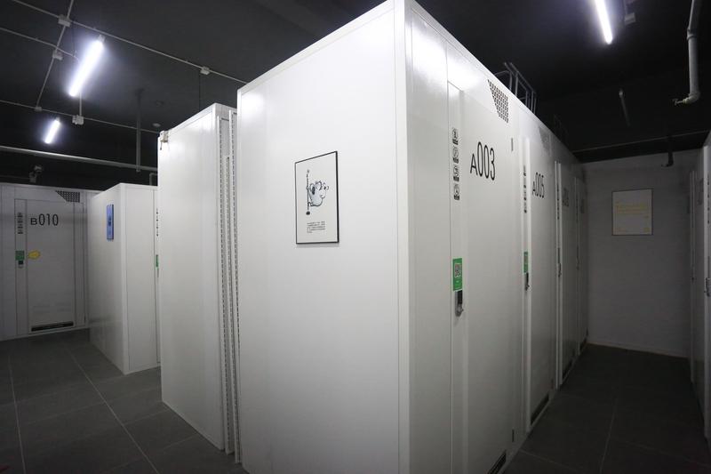 算法是大脑，存储是记忆，电力是心脏。AI对资源的需求越来越大，已经成为烧