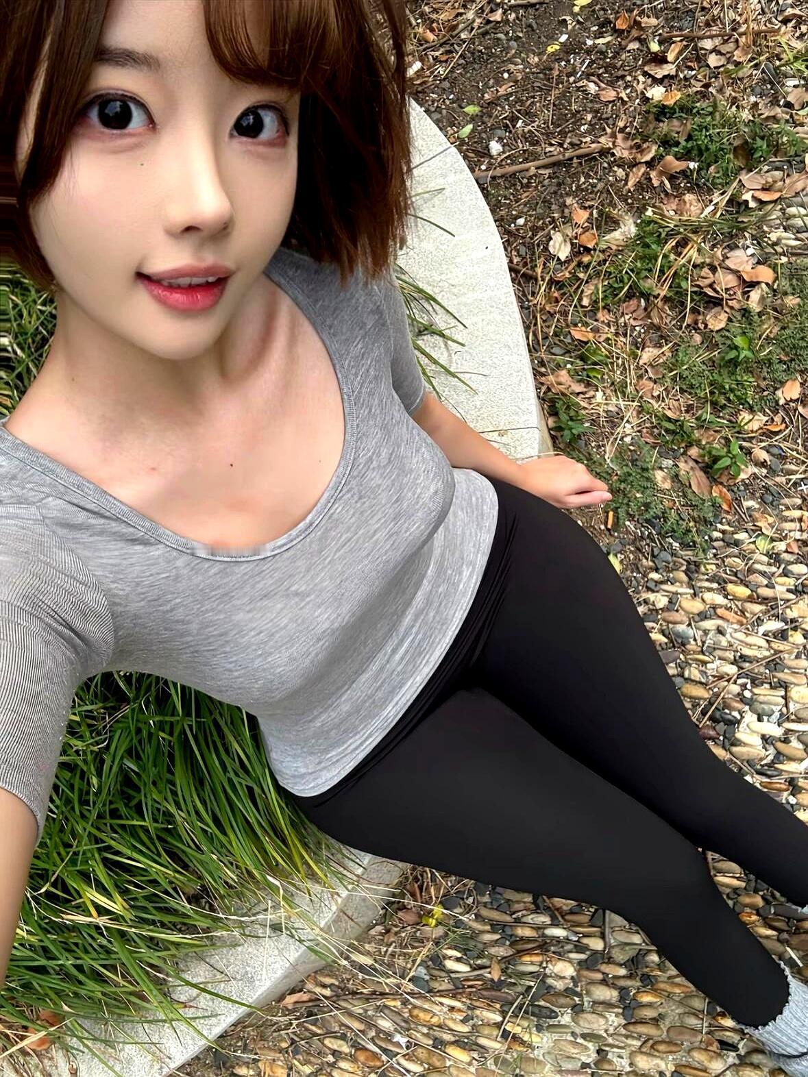 瑜伽裤这东西，说白了就是个身材“放大镜”。穿它的人，图的就是舒服、显腿长、