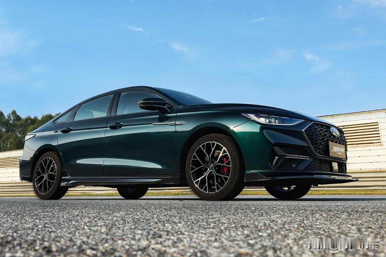 PRO新车型上市12万级“家轿卷王”来了！艾瑞泽8PRO这配置，合资车真得慌