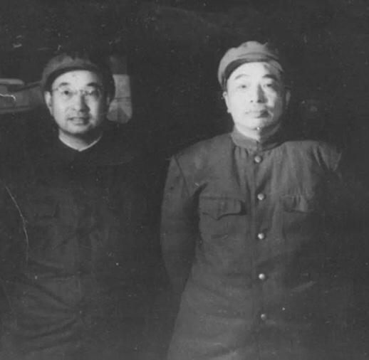 抗战时期，一天，陈赓用白水萝卜招待彭老总，自己却躲在房间大口吃肉，彭德怀：“好你