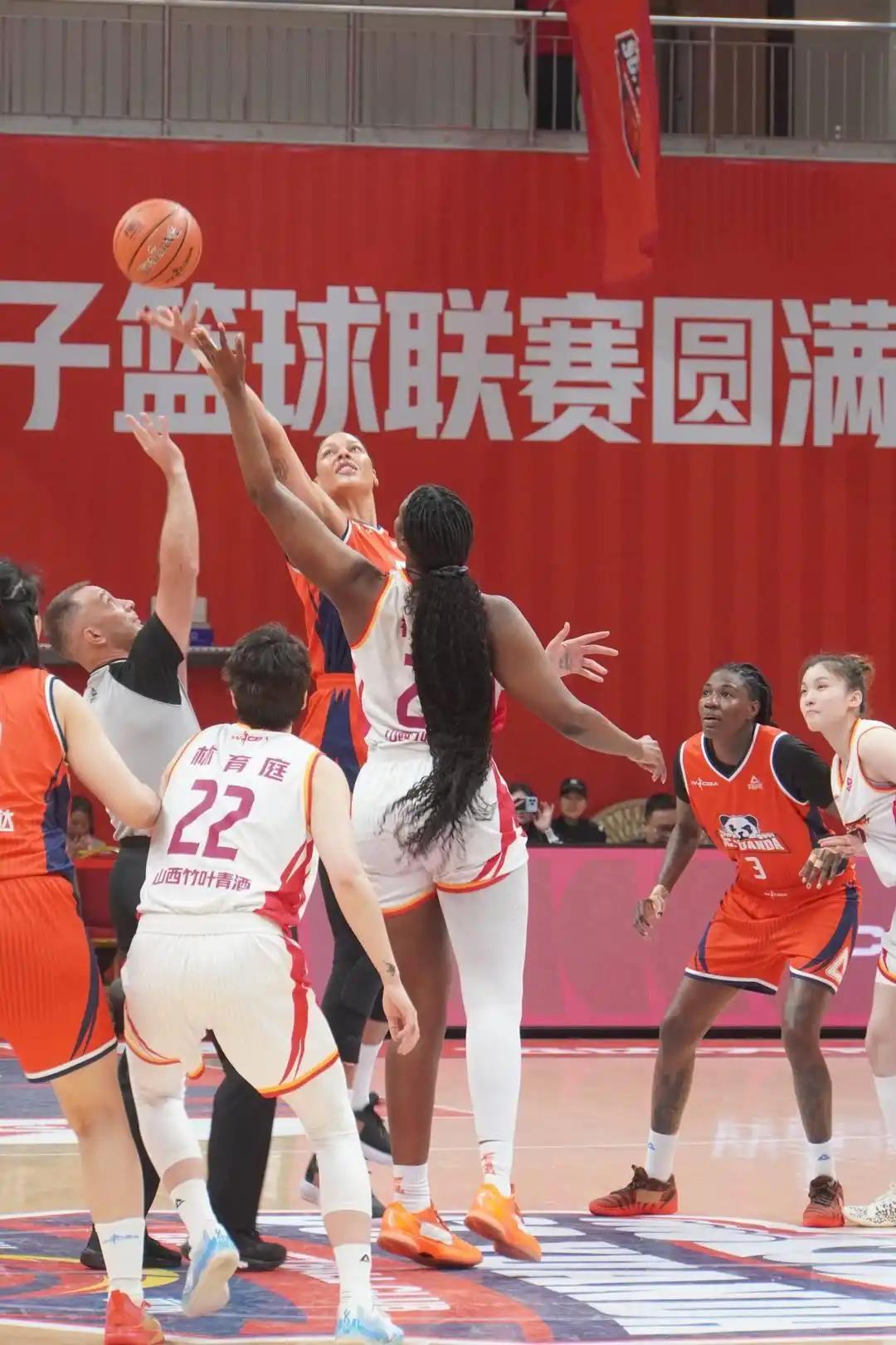 今晚，中国女篮超级联赛决赛将上演一场万众瞩目的天王山之战，众多精彩看点令人期待不