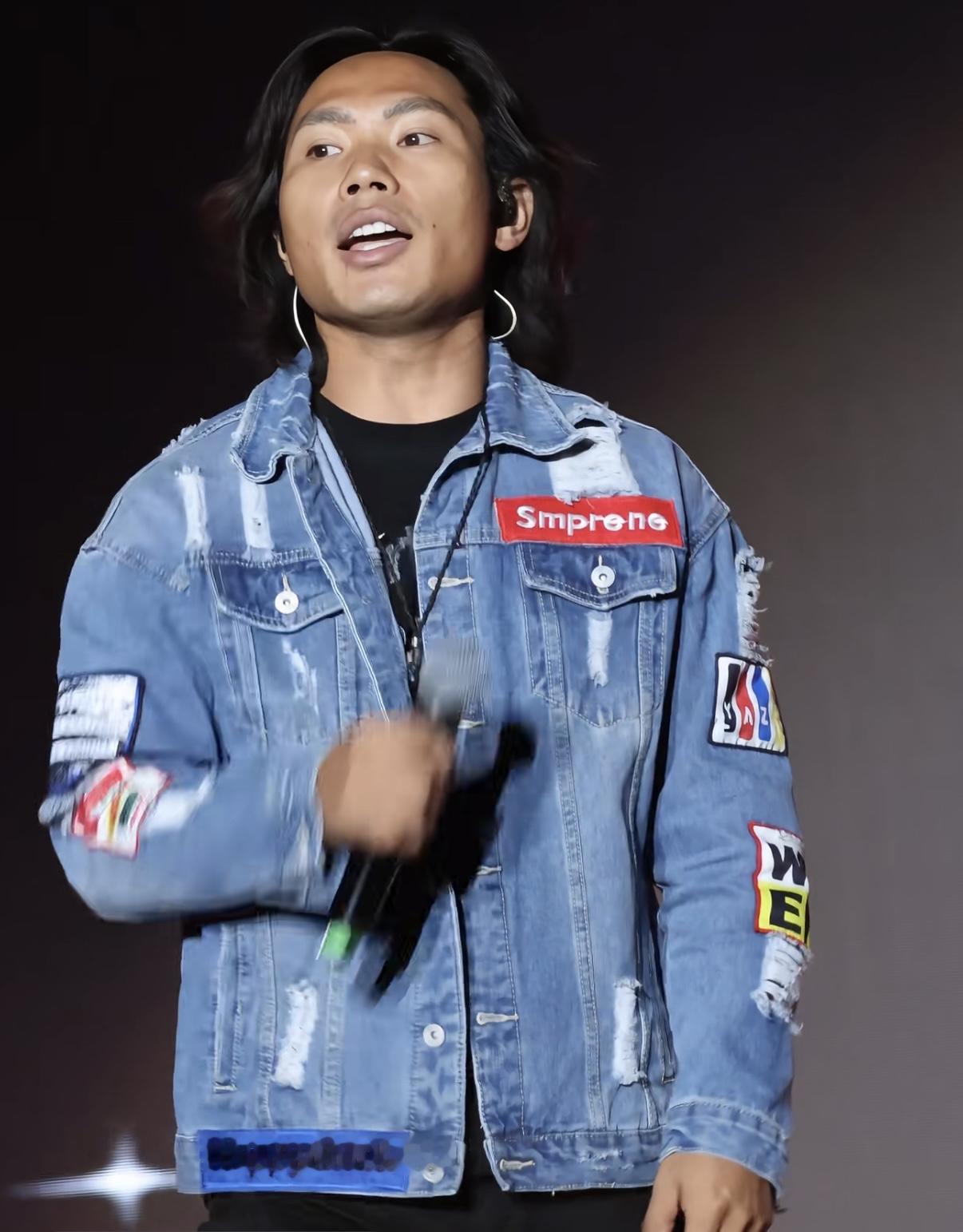 事实证明，机会从来都垂青有真本事的人。就说那位替李克勤救场的素人歌手吧。原本他只是买了票来现场听歌的