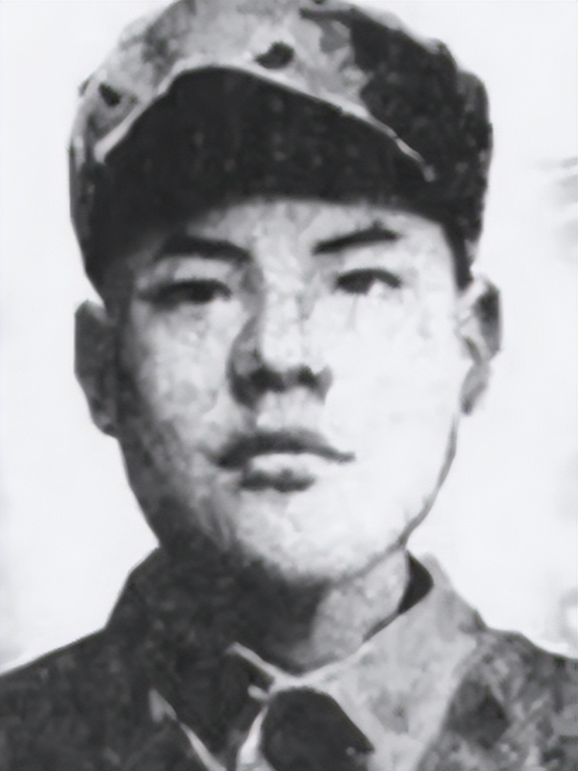 八路军科长被俘，假装答应娶汉奸之女，洞房花烛夜，姑娘说出隐情。在1943年，龙华