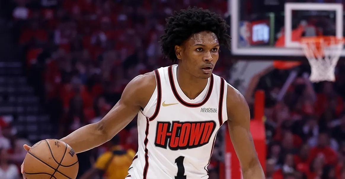 阿门大概率要被拿出首发了！火箭教练组认为阿门的投篮问题被对手拿捏了，这让火箭