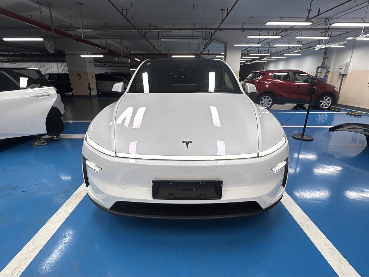 最近验了很多车龄很短的二手特斯拉ModelY，都是今年上牌的最新款，没怎么开就