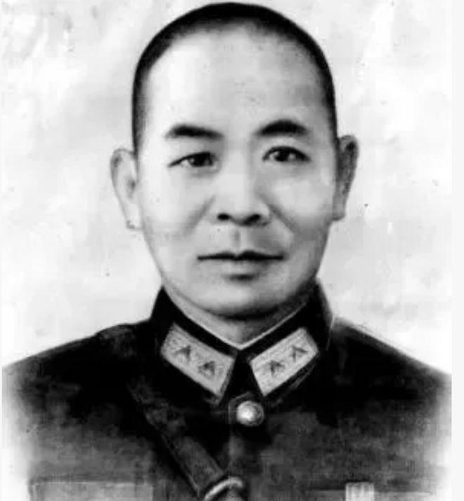 吴石被枪决，老婆孩子跟着下狱，眼看就要断了香火。1950年，历史这东西有时候