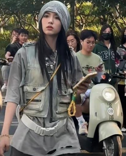 第一次这么直观感受到周也的美！这张脸，在原相机镜头下，简直就是神颜了啊！