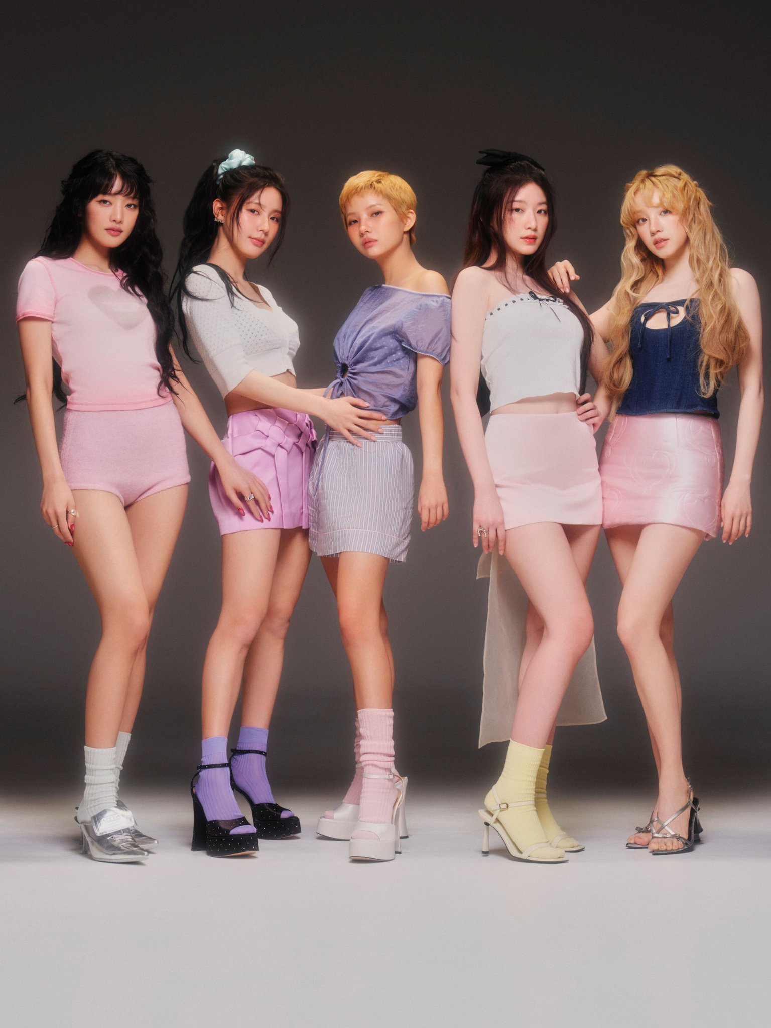 宋雨琦大长腿白色一字带细高跟