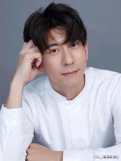 这下好了不光湾湾人现在全国人民都知道了，贾静雯老公修杰楷花费3.4万，谎称自