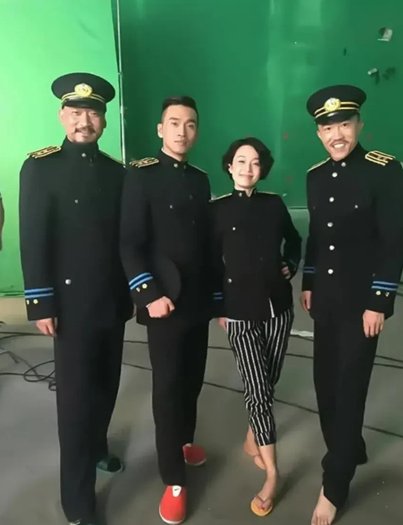 这个女演员看着好眼熟。就是叫不出名字来。[大笑][大笑][大笑]