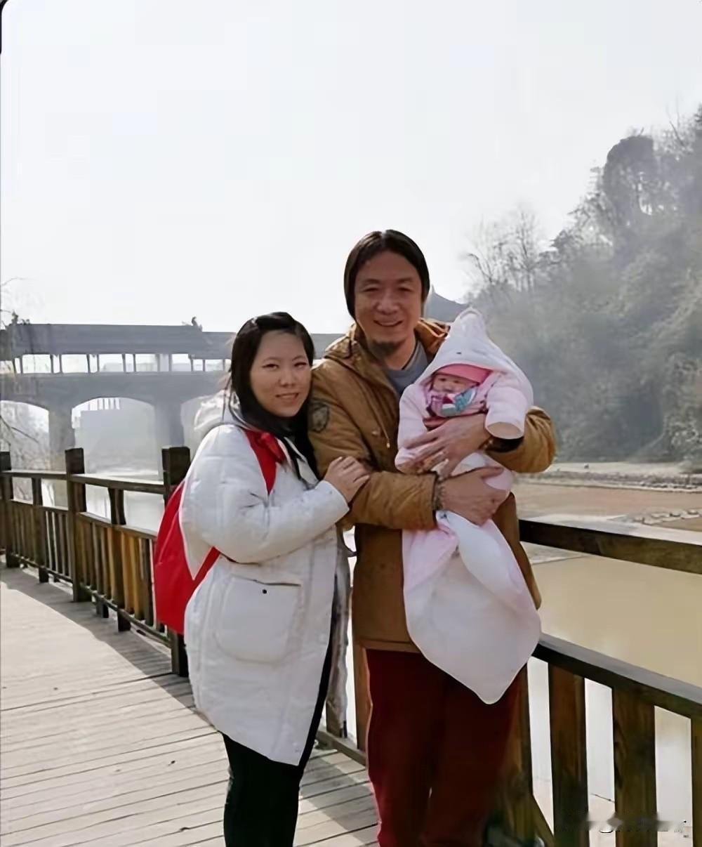 “辞职看世界”的女老师，11年后现状曝光：黯然回乡，老公已分手十一年前，一