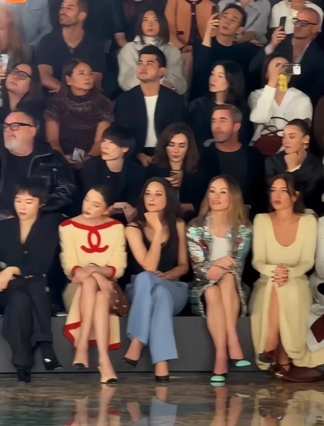 哇塞！王一博在顶奢品牌香奈儿里的地位，这么高吗？！都说位置决定地位，看看王一博