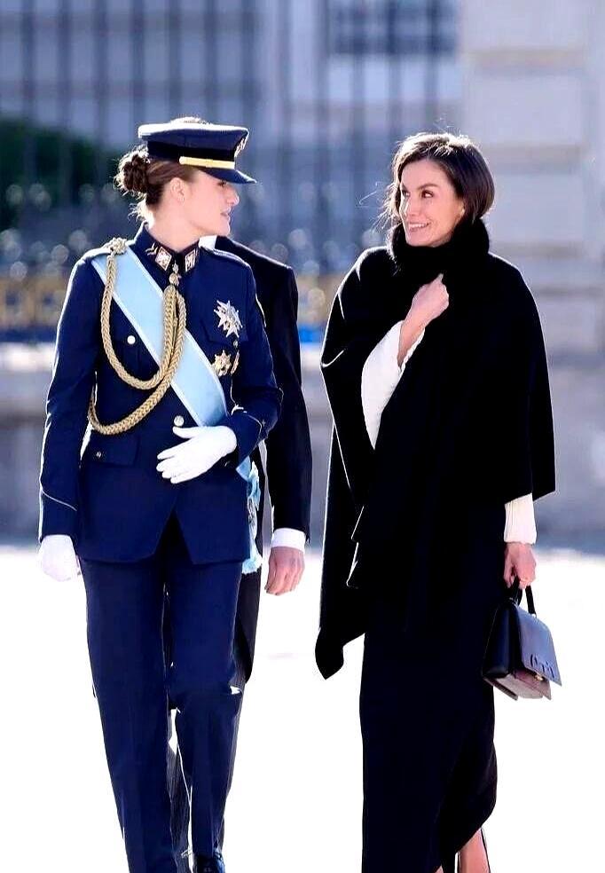 西班牙王后莱蒂齐亚，这女人真不简单。穿衣服从来不出错，简直就是行走的王室范