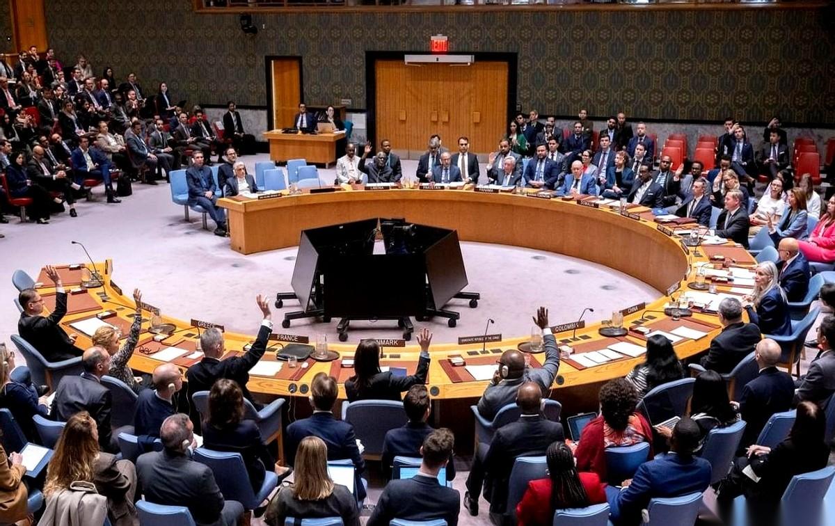 联合国的会议厅里，气氛很安静。一份提案，就摆在桌上，目的只有一个：拿到一张“合