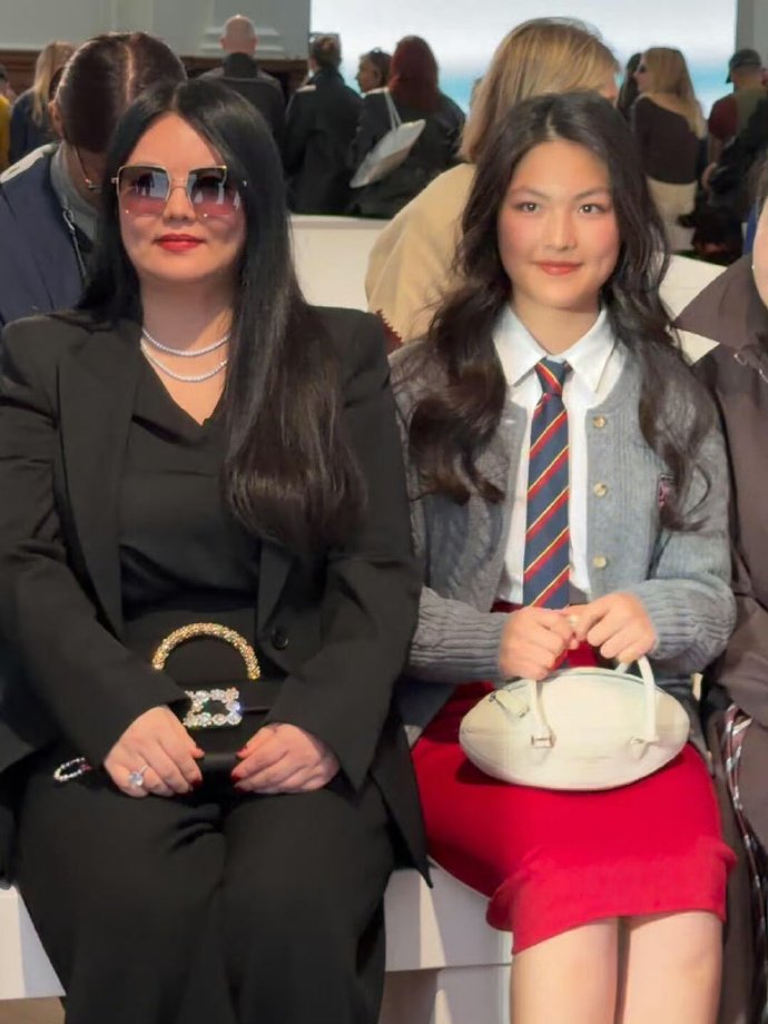 王诗龄这是越来越像妈妈李湘了，这气质，妥妥的名媛范儿！