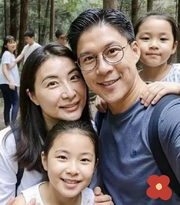 别羡慕郭晶晶嫁豪门！6点起下厨，拦保姆教系鞋带，奥运冠军的育儿太狠了霍启刚在