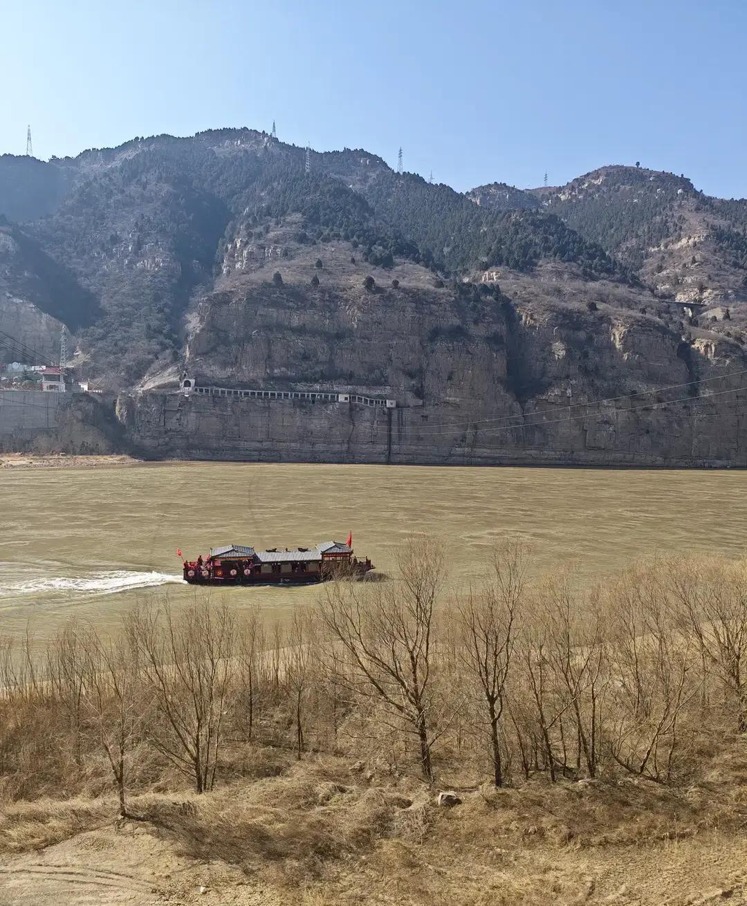 这病比癌症还磨人，得了就是往无底洞里填钱。我二姑身上那层癣，折腾了这么多年，连