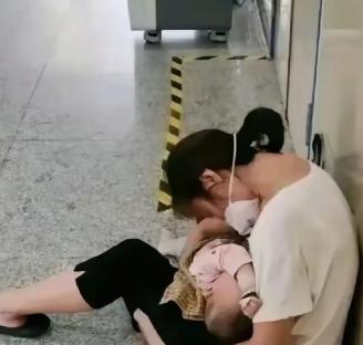 江苏盐城5个月26天男宝被宣告没了呼吸，妈妈死活不肯撒手抱了一整夜，谁也没想到，