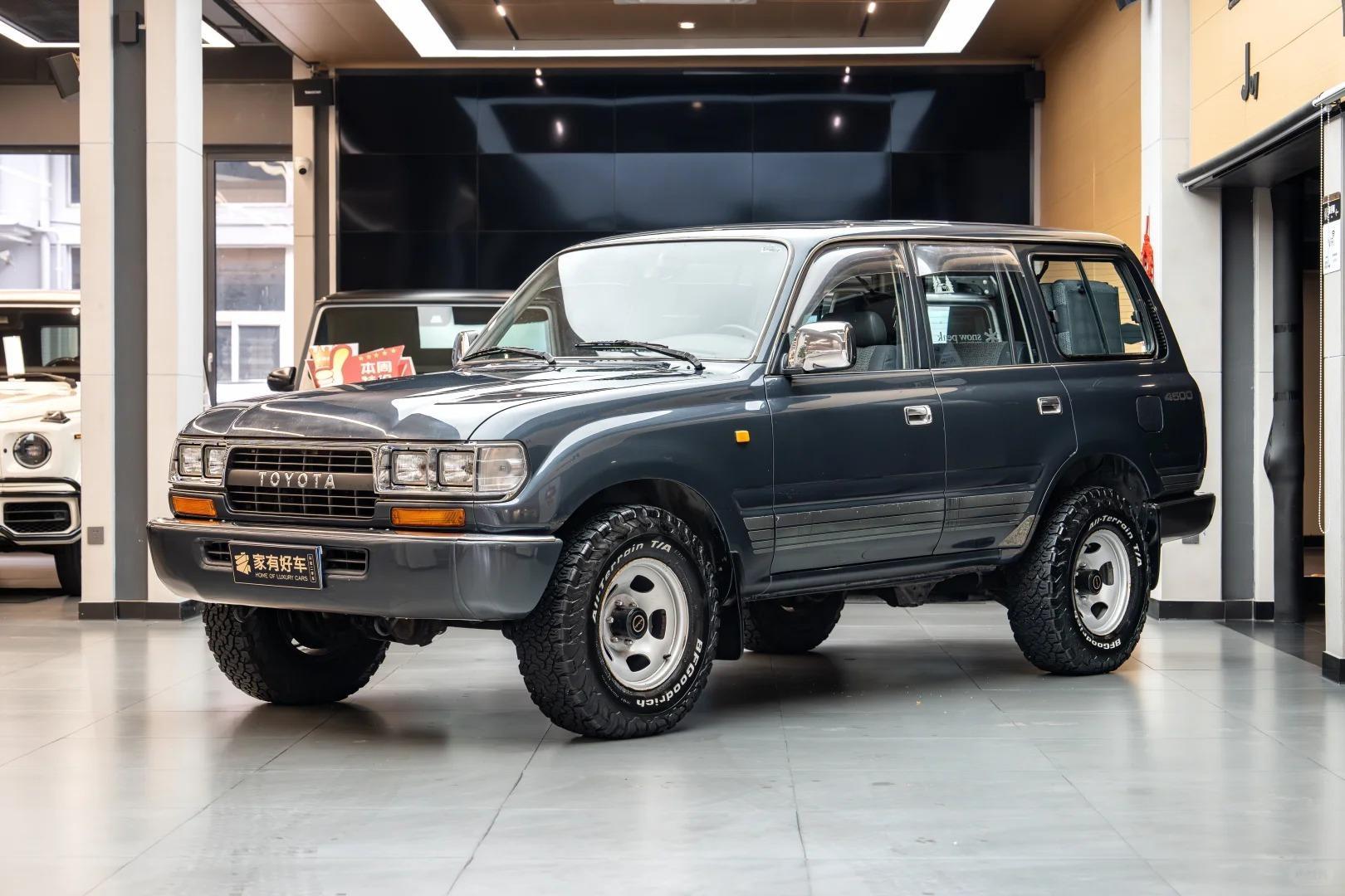 好车分享丰田LC80，成色非常完美，4.5升直六手动挡，很多60、70后特别追