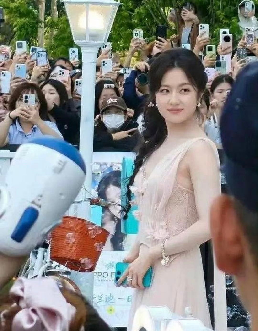李兰迪这才是正常人的身材吧