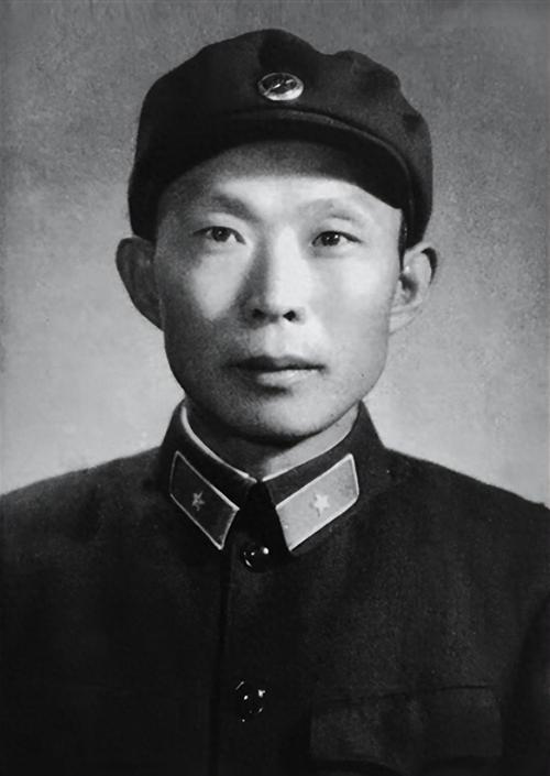 1976北京深秋，军委会议室的沉默，竟成将军仕途终章！1976年10月的北