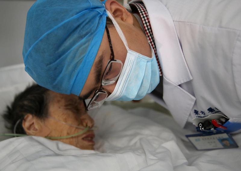 最近看到两则男子喉咙痛迅速恶化进ICU的新闻，太吓人了。陕西西安的张先生，就诊