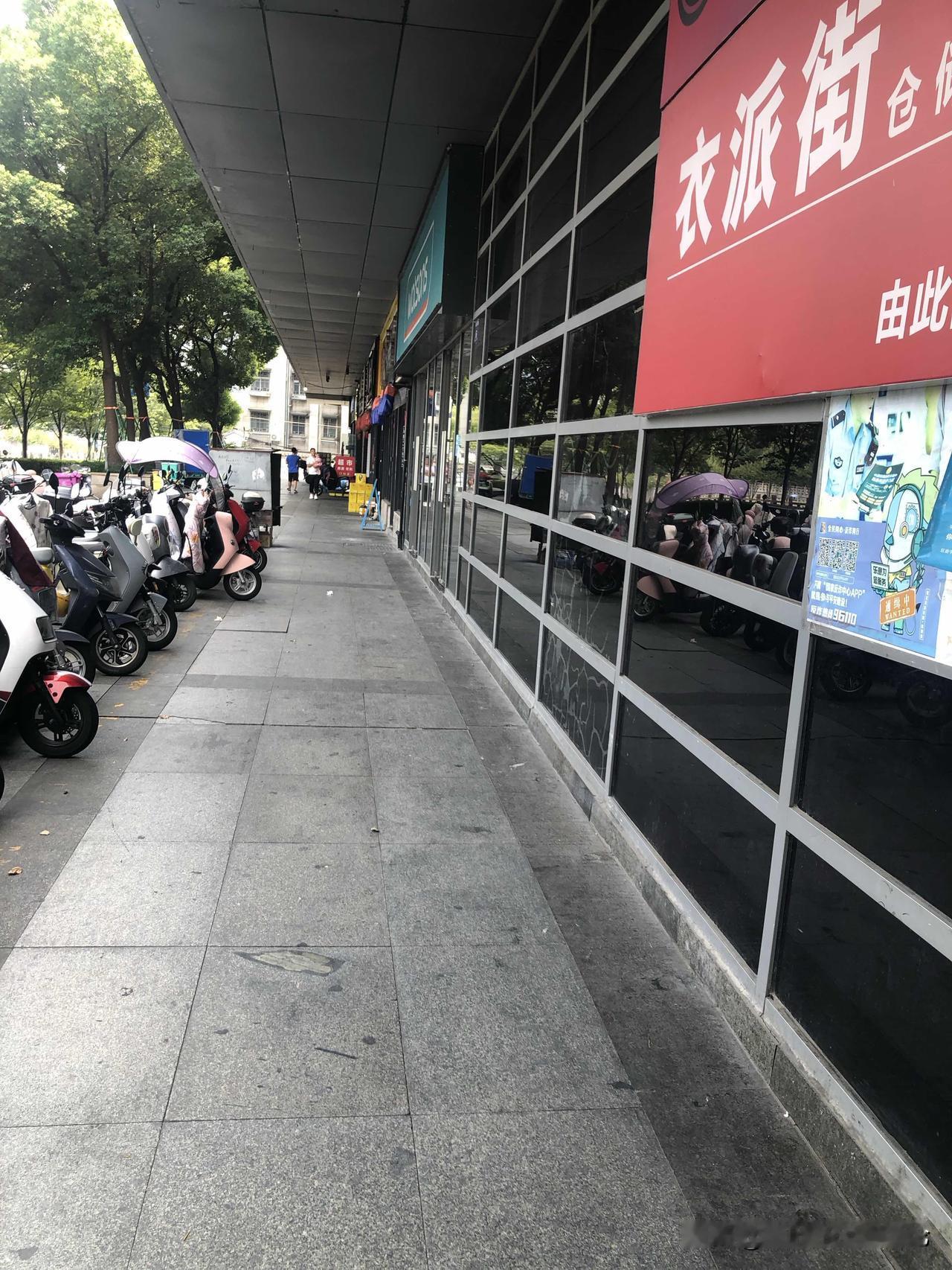 我还是不明白，电商这么明显在危害实体店，为什么还会有人不清醒呢？大家